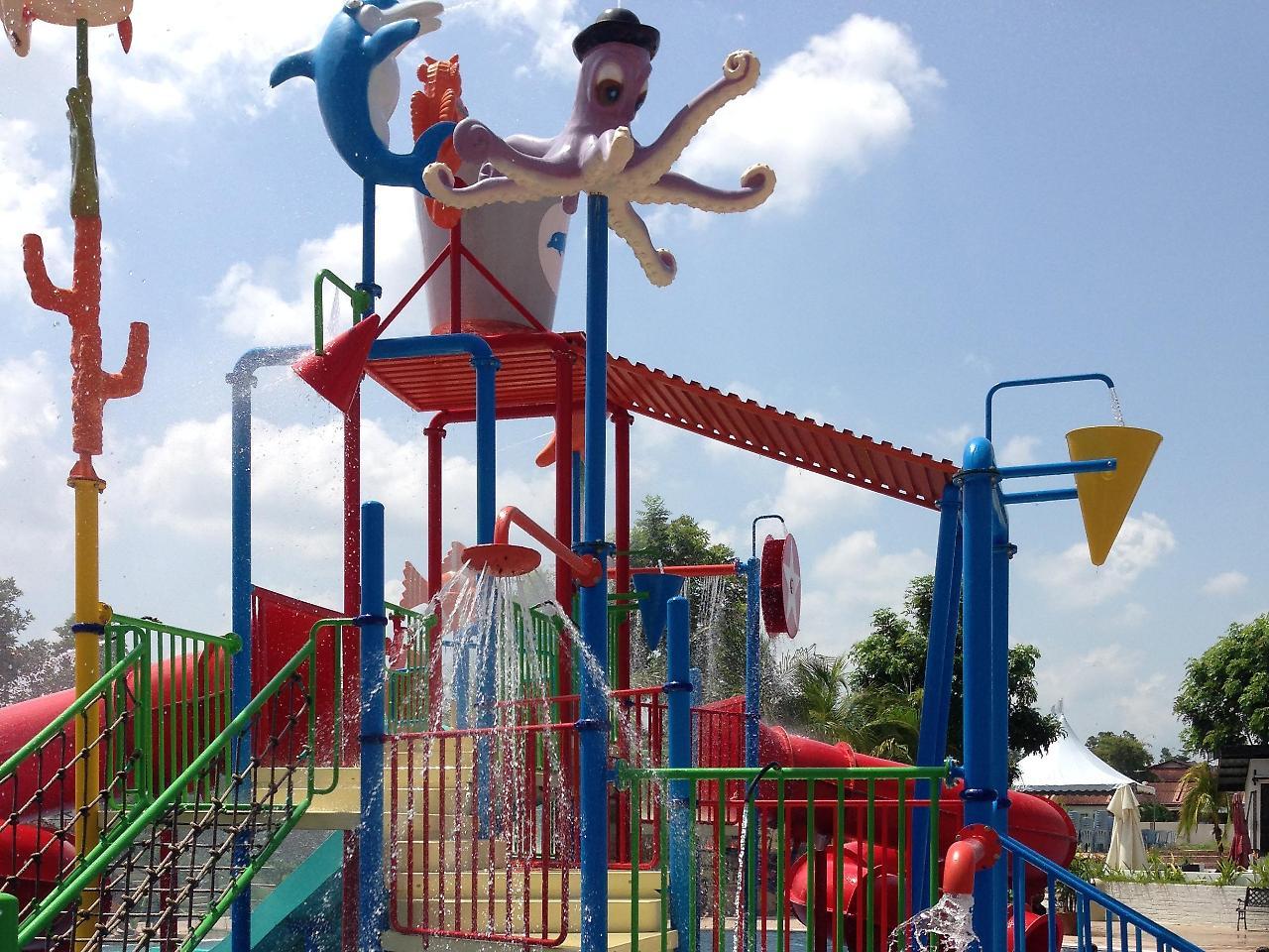 Bayou Lagoon Park Resort Malacca Extérieur photo