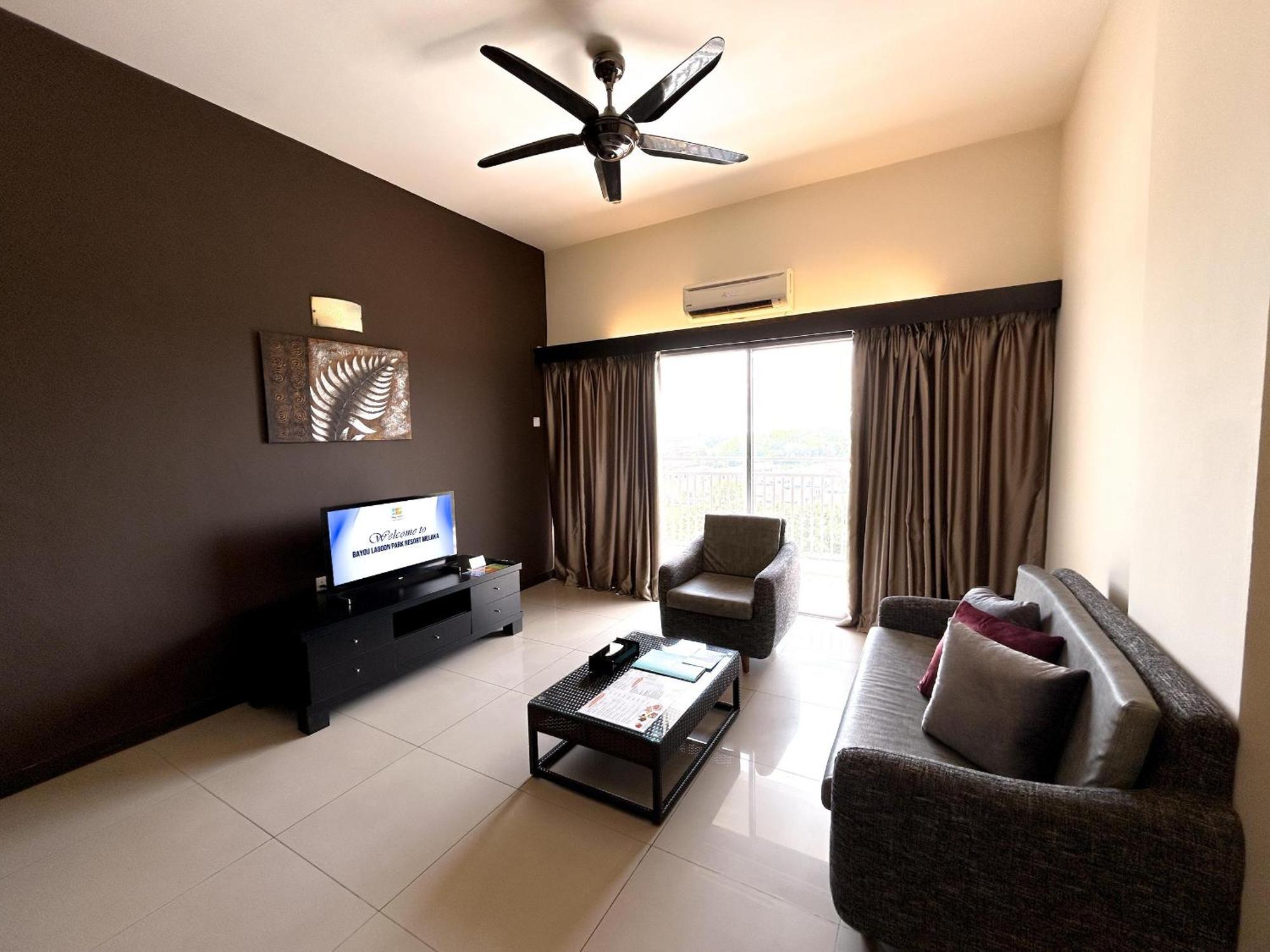 Bayou Lagoon Park Resort Malacca Extérieur photo