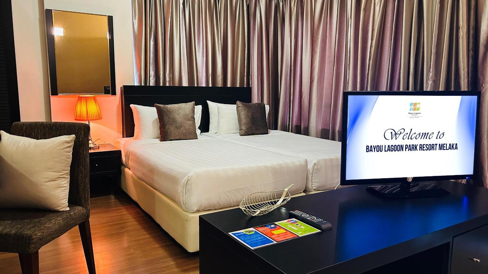 Bayou Lagoon Park Resort Malacca Extérieur photo