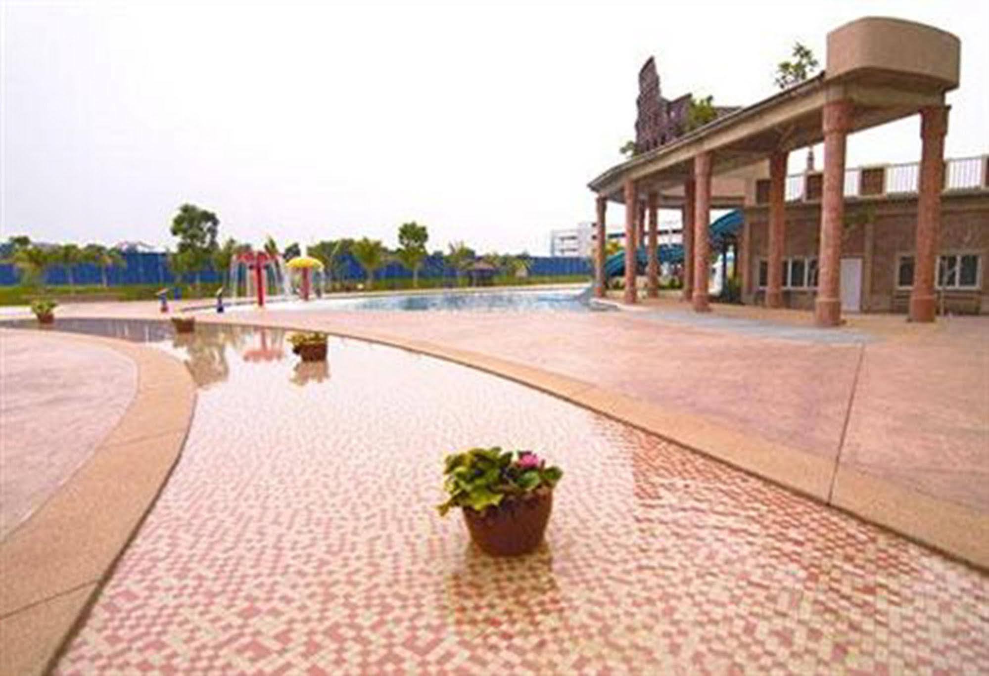 Bayou Lagoon Park Resort Malacca Extérieur photo