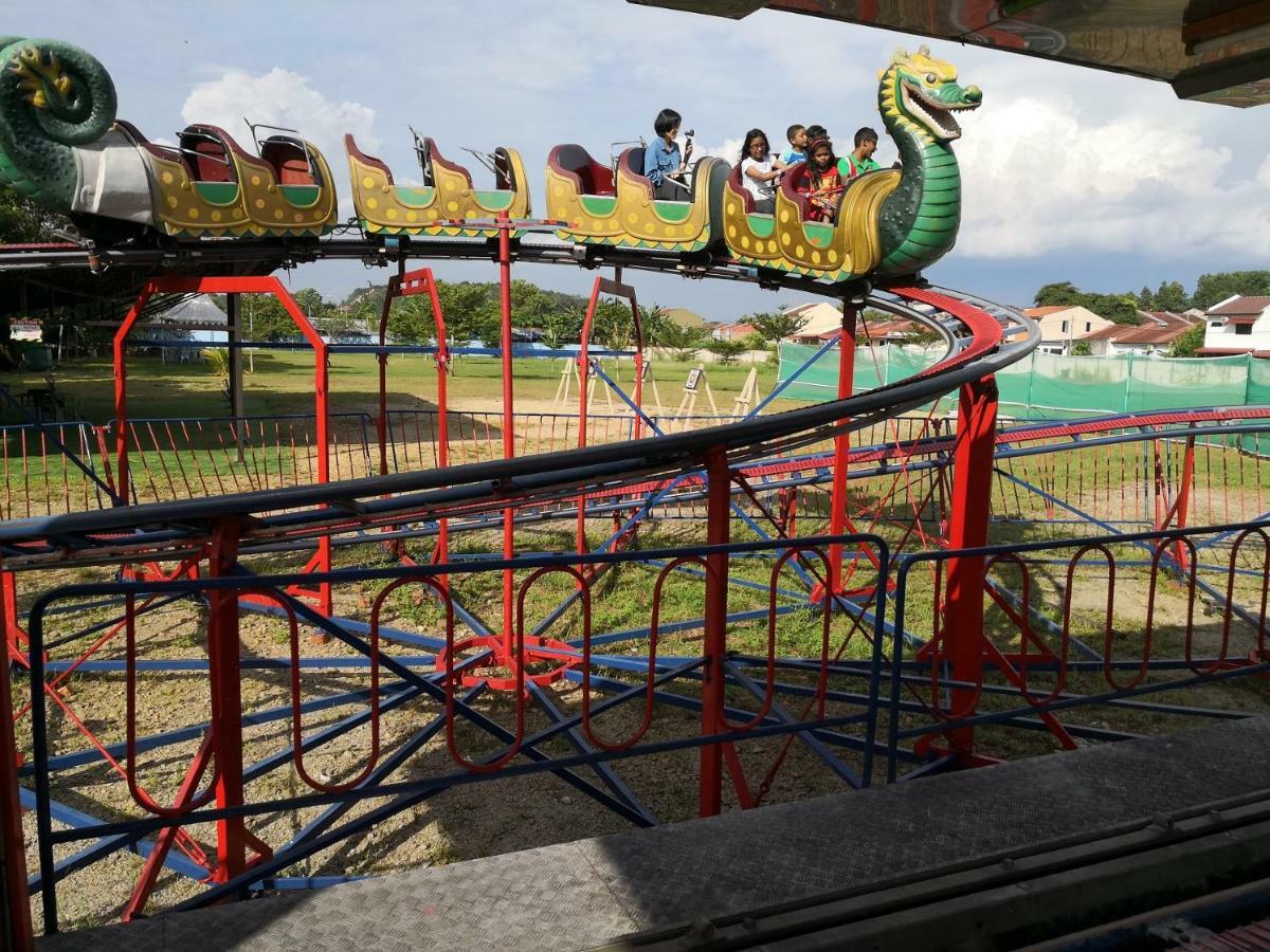 Bayou Lagoon Park Resort Malacca Extérieur photo